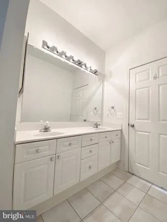 $3,150 | 2663 Manhattan Place, Unit 304, Vienna, VA 22180