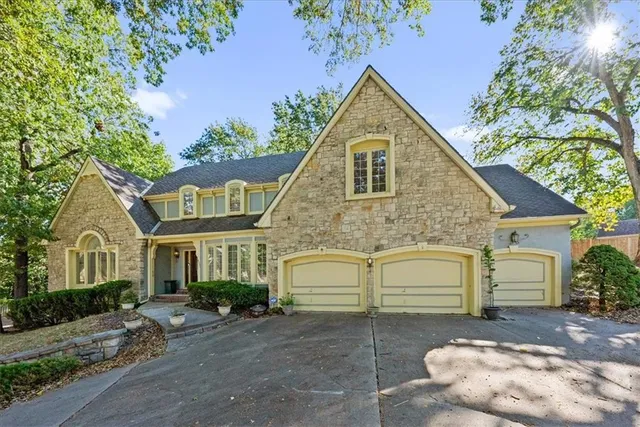 $495,000 | 4501 Northwest Baltimore Court, Kansas City, MO 64116