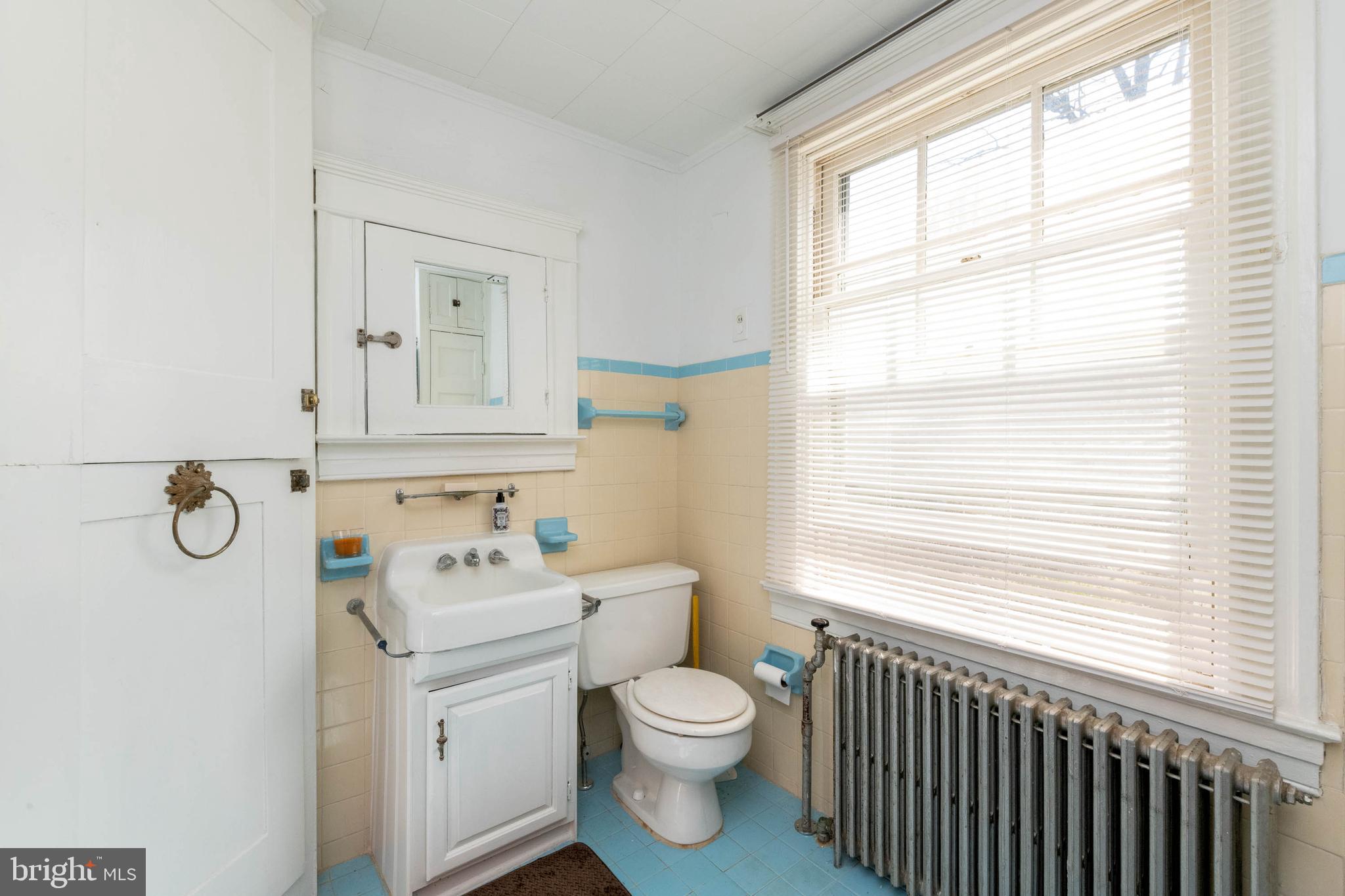 303 North Camp Meade Road Linthicum Heights, MD 21090 - Photo 22 of 36 Full bath upstairs w/built ins
