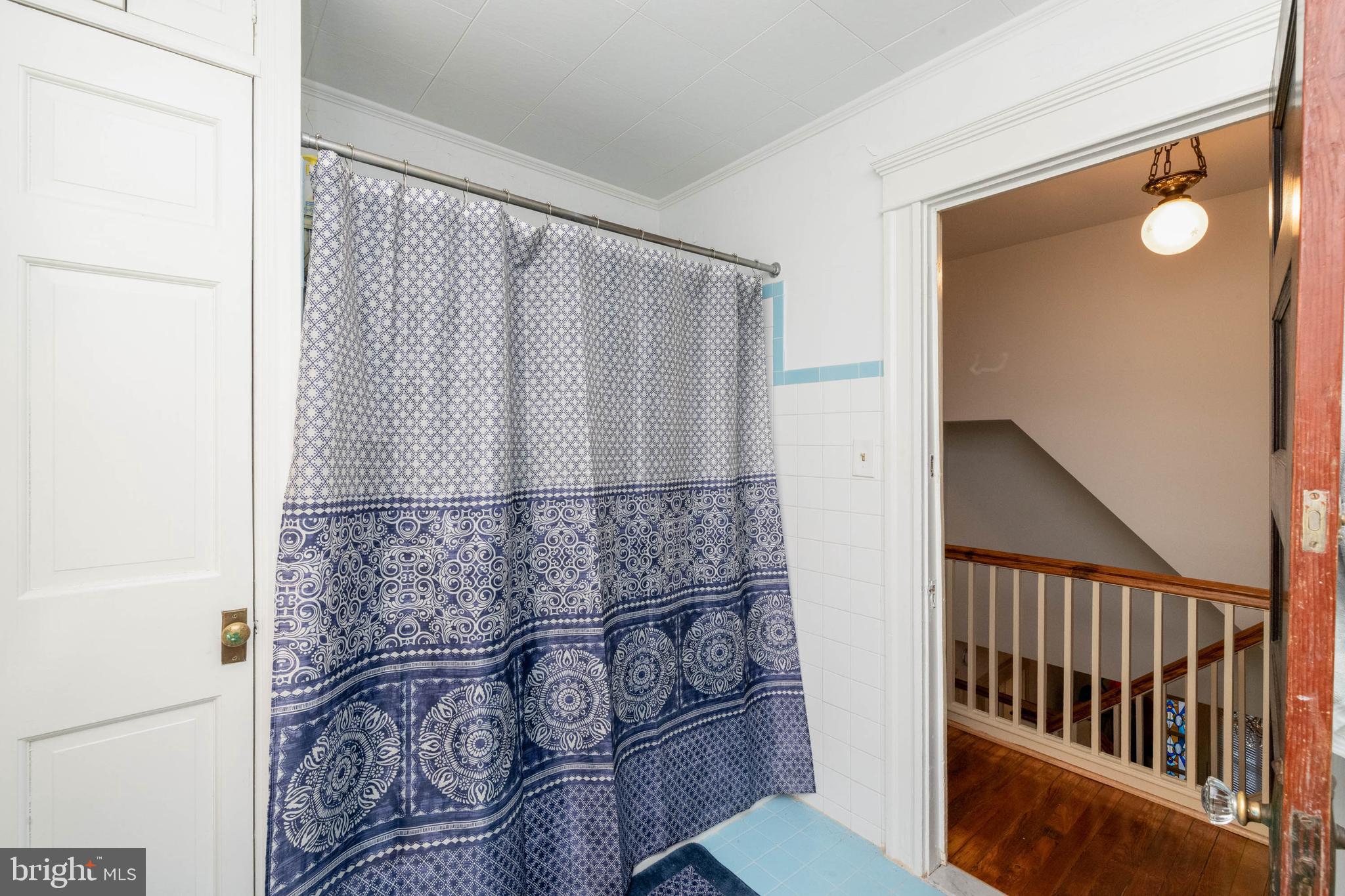 303 North Camp Meade Road Linthicum Heights, MD 21090 - Photo 23 of 36 Full bath upstairs w/linen closet