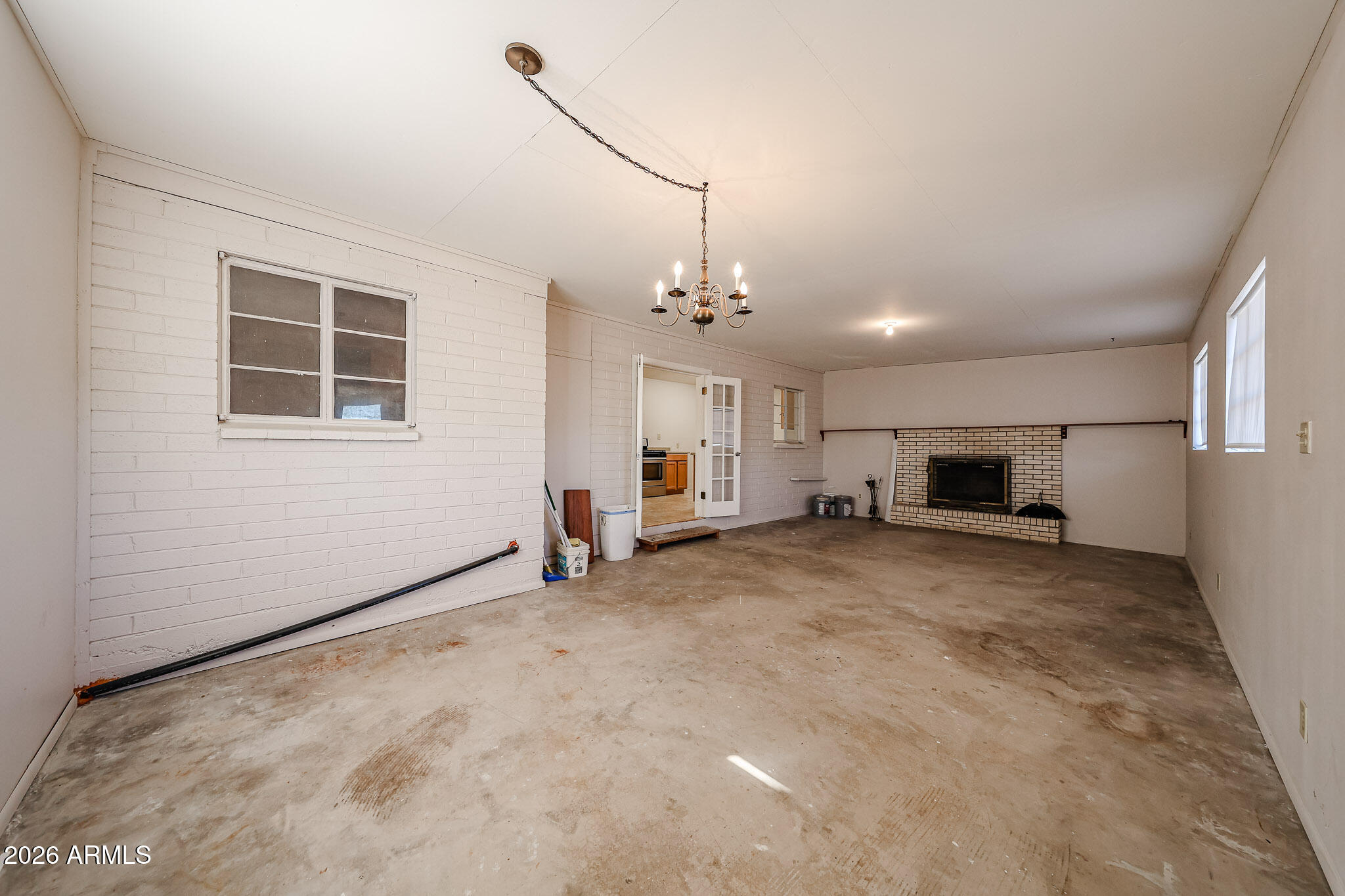 12819 North 22nd Place Phoenix, AZ 85022 - Photo 21 of 28 a view of a livingroom with furniture and a window