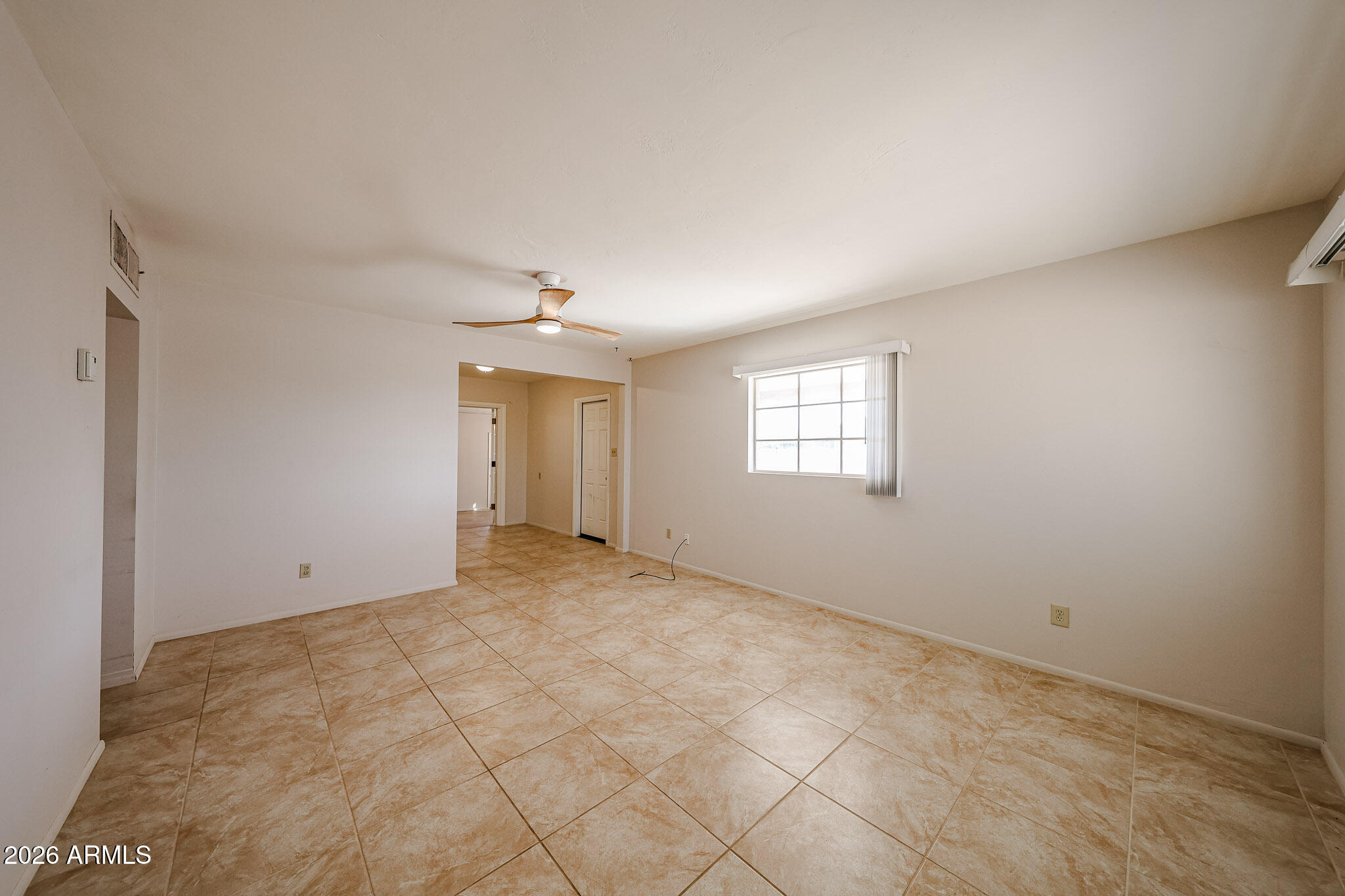 12819 North 22nd Place Phoenix, AZ 85022 - Photo 4 of 28 an empty room with windows