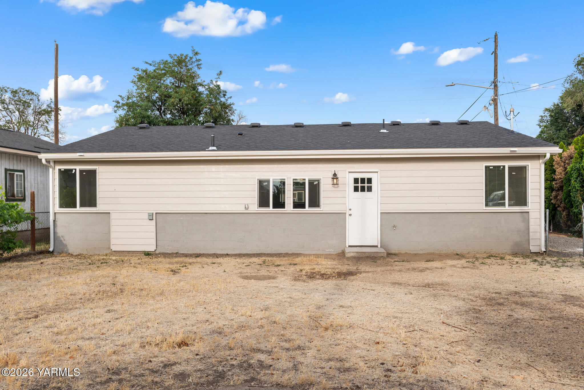 111 South H Street Toppenish, WA 98948 - Photo 5 of 31 DSM00093