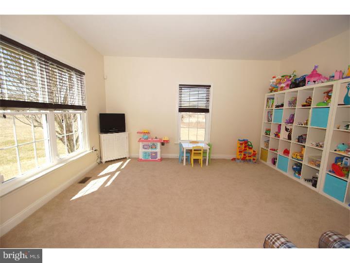 2335 Weiss Road Quakertown, PA 18951 - Photo 12 of 25 Living Room