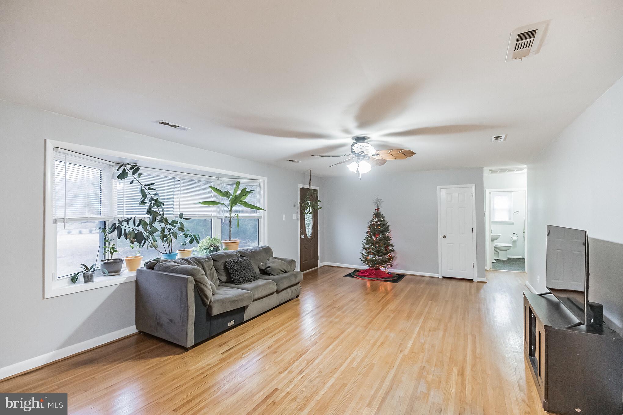122 Norcross Road Berlin, NJ 08009 - Photo 3 of 28