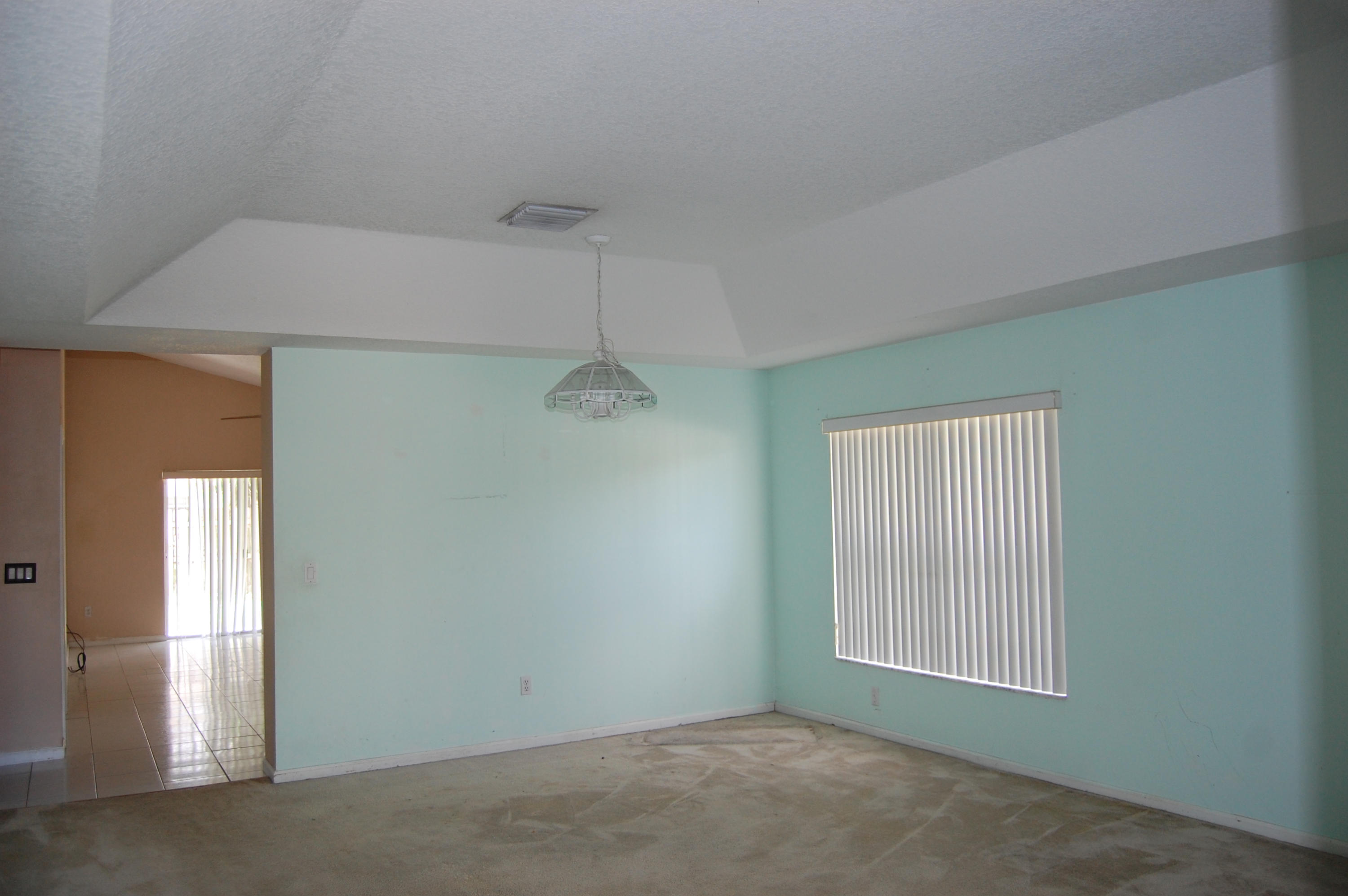 6326 Lucerne Street Jupiter, FL 33458 - Photo 2 of 7 Living Room Dining Area