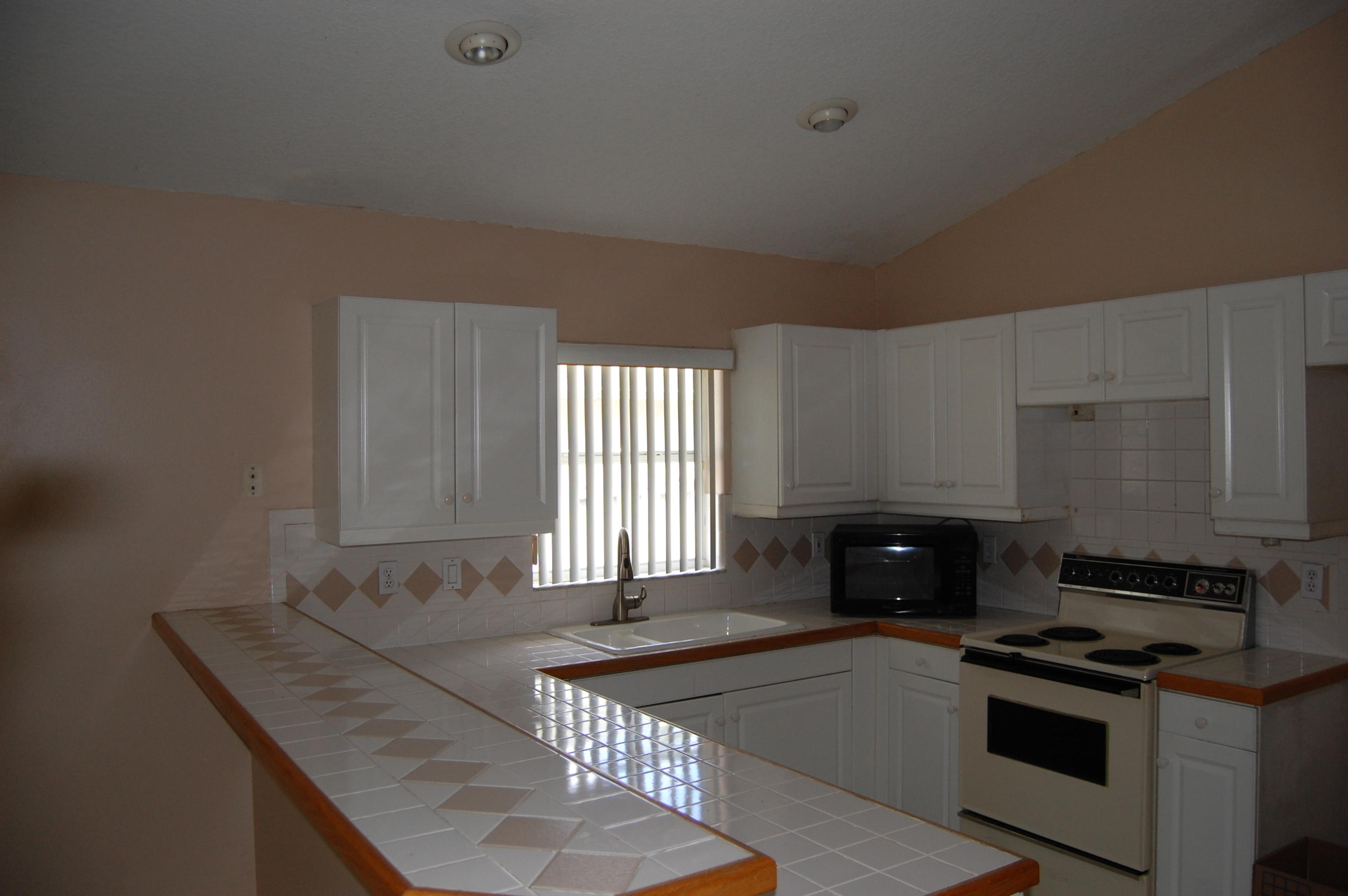 6326 Lucerne Street Jupiter, FL 33458 - Photo 4 of 7 130821 Kitchen View