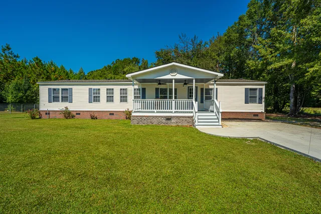 $300,000 | 406 Fairwoods Lane, Ridgeville, SC 29472
