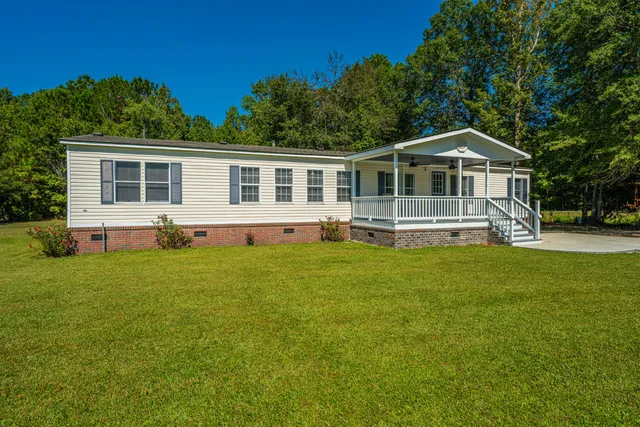 $300,000 | 406 Fairwoods Lane, Ridgeville, SC 29472