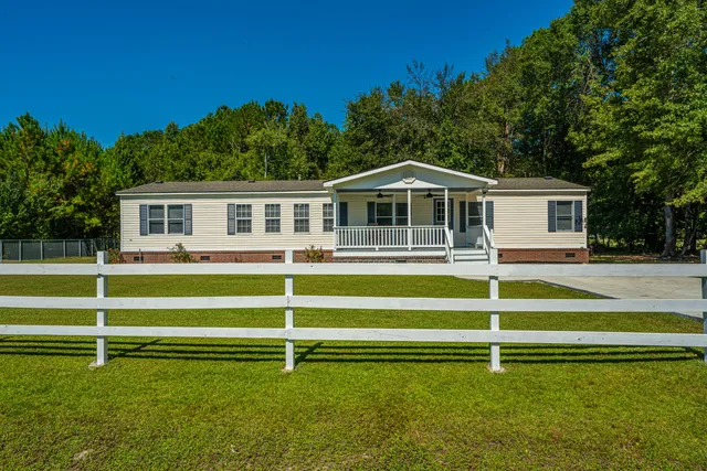 $300,000 | 406 Fairwoods Lane, Ridgeville, SC 29472