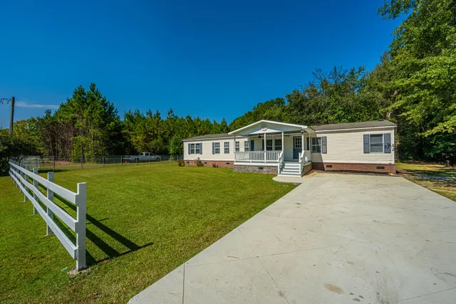 $300,000 | 406 Fairwoods Lane, Ridgeville, SC 29472