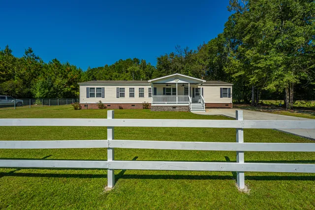 $300,000 | 406 Fairwoods Lane, Ridgeville, SC 29472