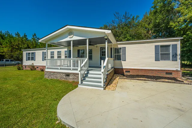 $300,000 | 406 Fairwoods Lane, Ridgeville, SC 29472