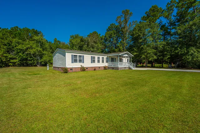 $300,000 | 406 Fairwoods Lane, Ridgeville, SC 29472