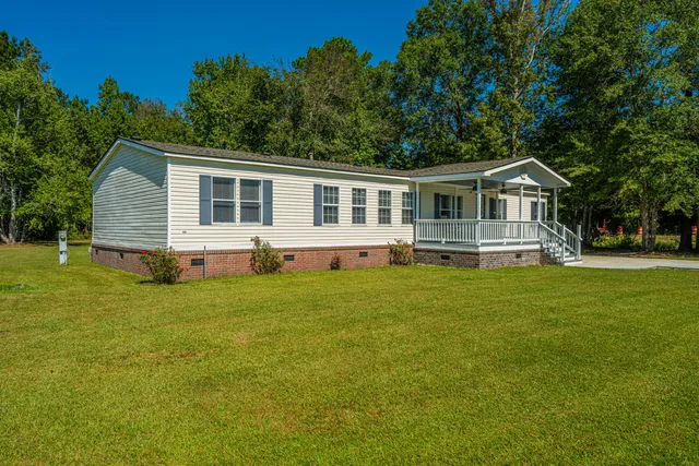 $300,000 | 406 Fairwoods Lane, Ridgeville, SC 29472