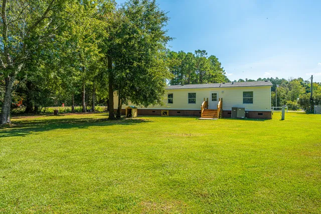 $300,000 | 406 Fairwoods Lane, Ridgeville, SC 29472