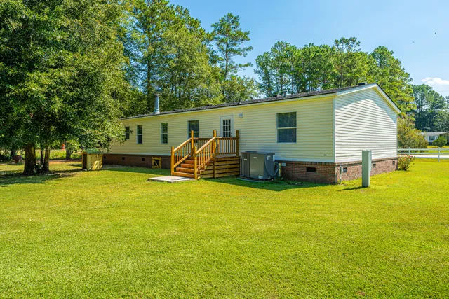 $300,000 | 406 Fairwoods Lane, Ridgeville, SC 29472