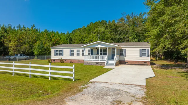$300,000 | 406 Fairwoods Lane, Ridgeville, SC 29472