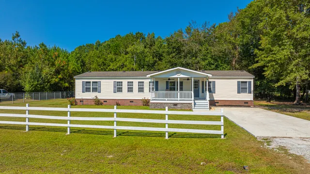 $300,000 | 406 Fairwoods Lane, Ridgeville, SC 29472