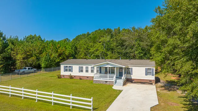 $300,000 | 406 Fairwoods Lane, Ridgeville, SC 29472