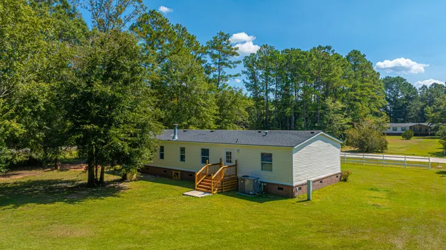 $300,000 | 406 Fairwoods Lane, Ridgeville, SC 29472