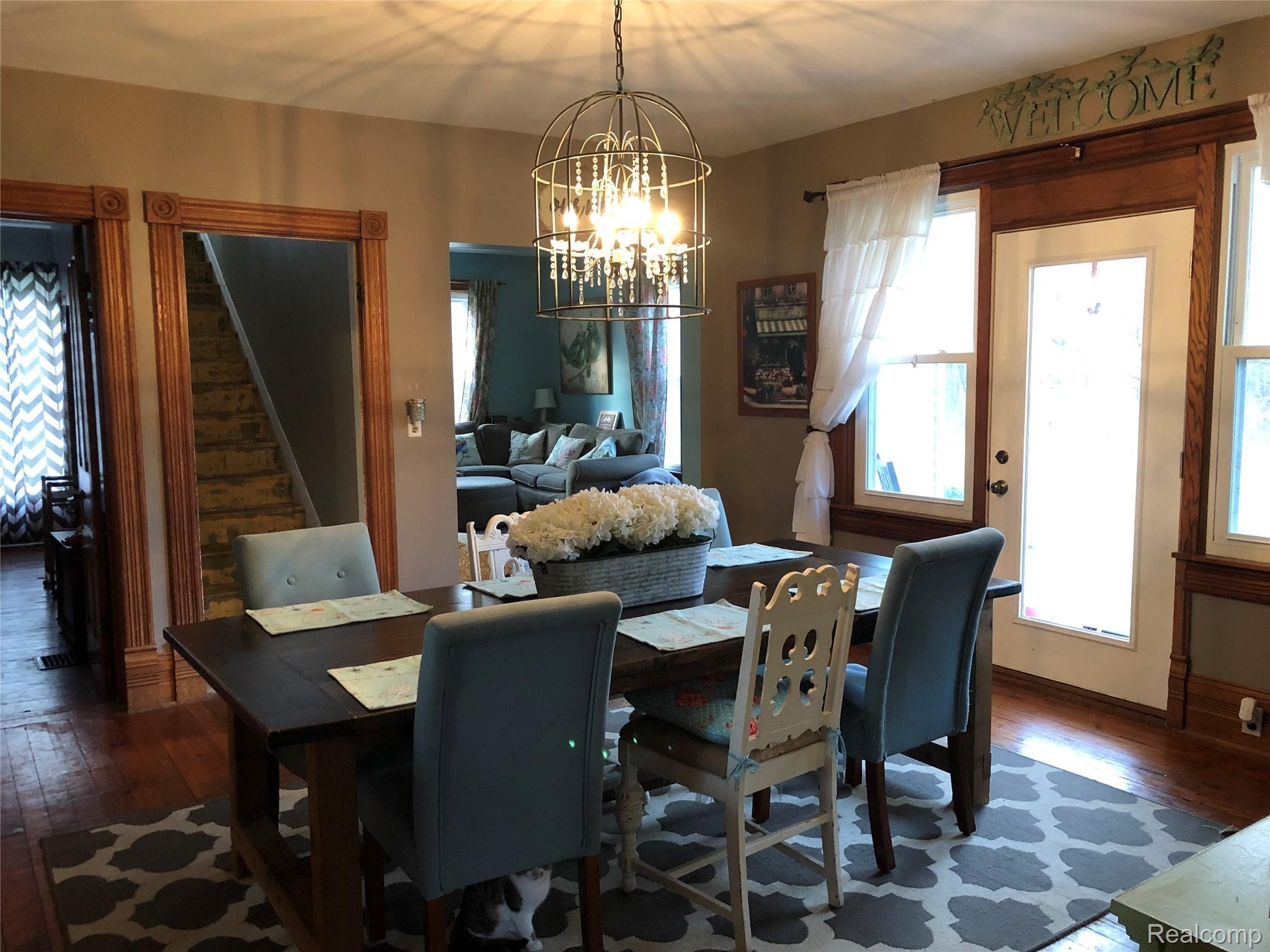 Spacious Home With Lots Of Storage!