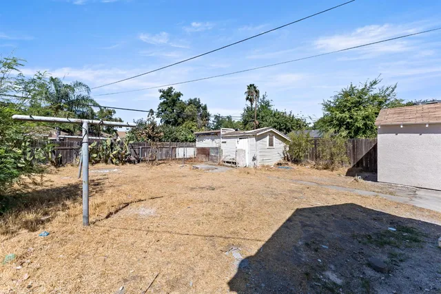 a view of garage and yard