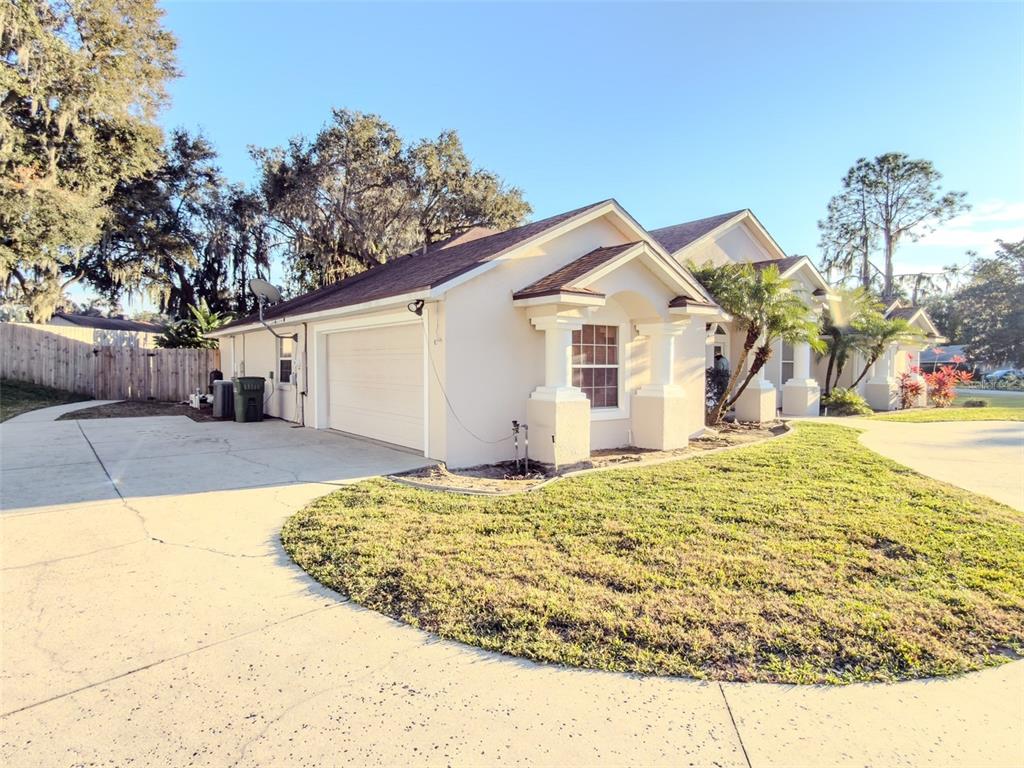 4 Weston Road Leesburg, FL 34748 - Photo 7 of 55 a view of house with snow on the road