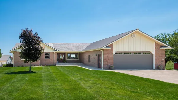 $1 | 10550 County Road 53 Road, Mount Perry, OH 43760