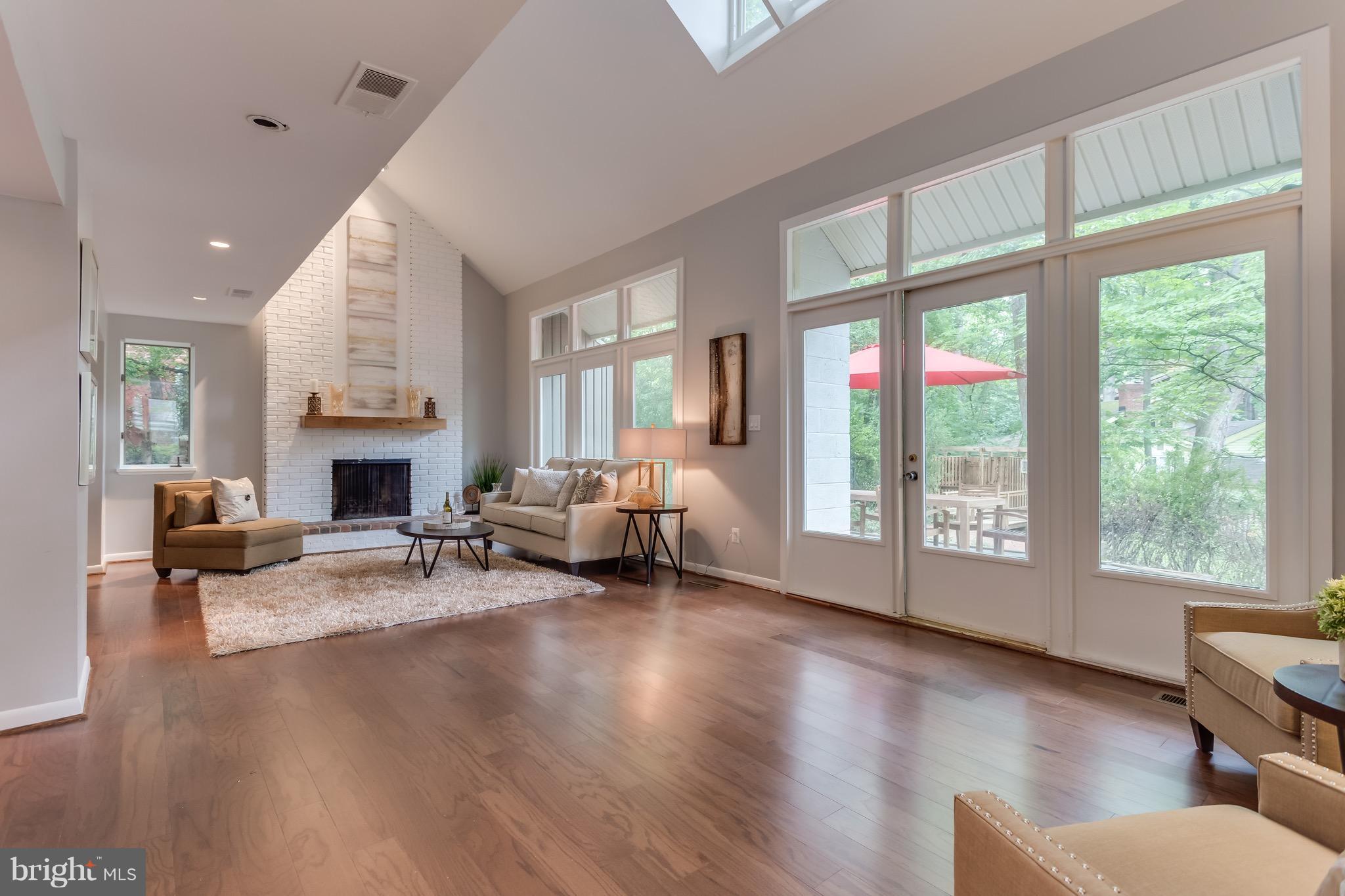 5305 Waneta Road Bethesda, MD 20816 - Photo 4 of 30 Living Room