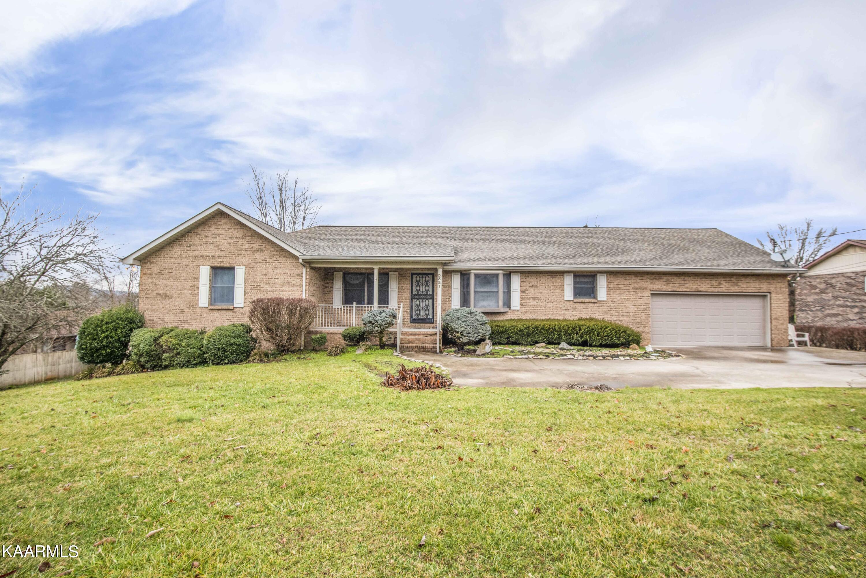 3321 Cunningham Road Knoxville, TN 37918 - Photo 1 of 25 FRONT
