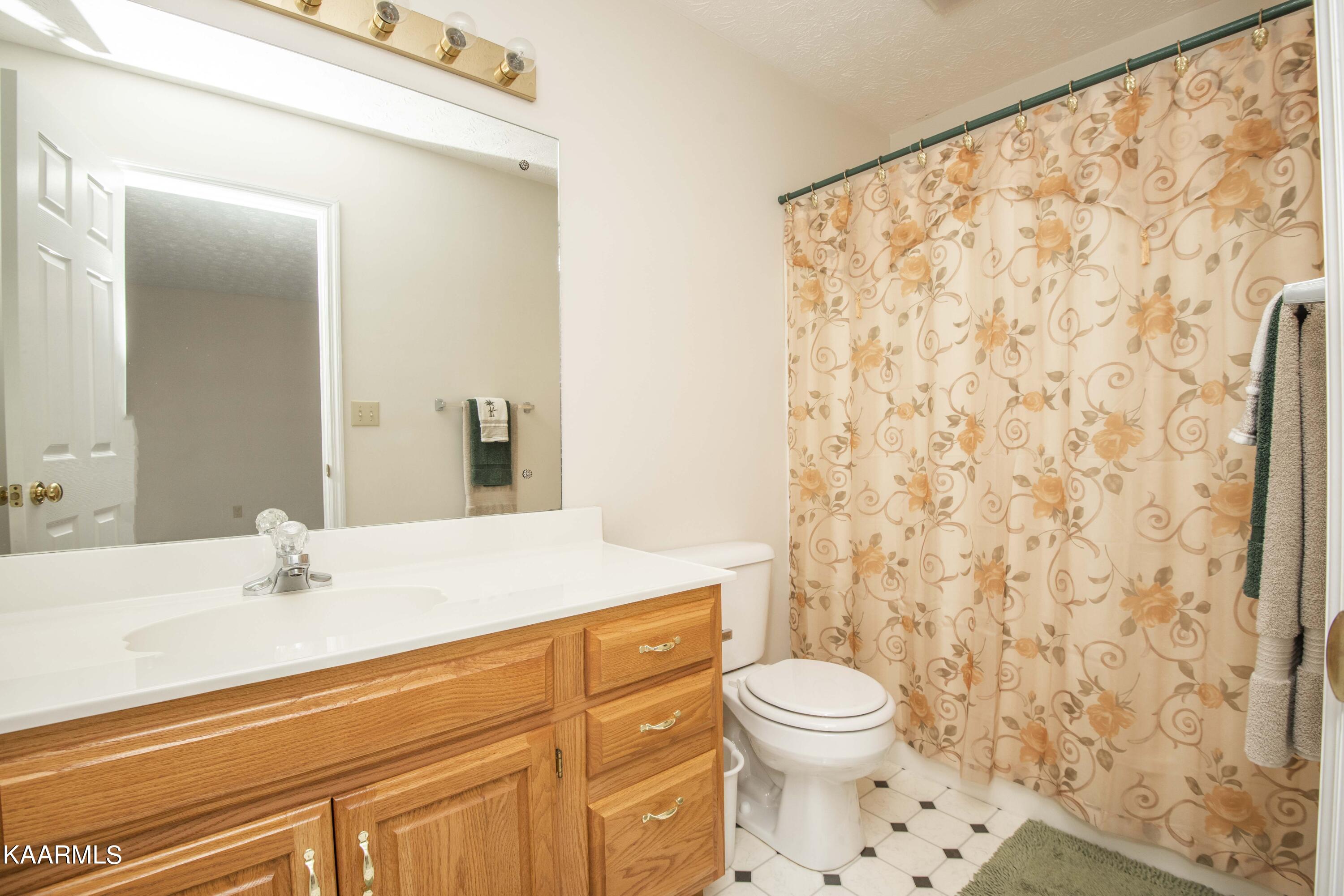3321 Cunningham Road Knoxville, TN 37918 - Photo 13 of 25 Bath 1