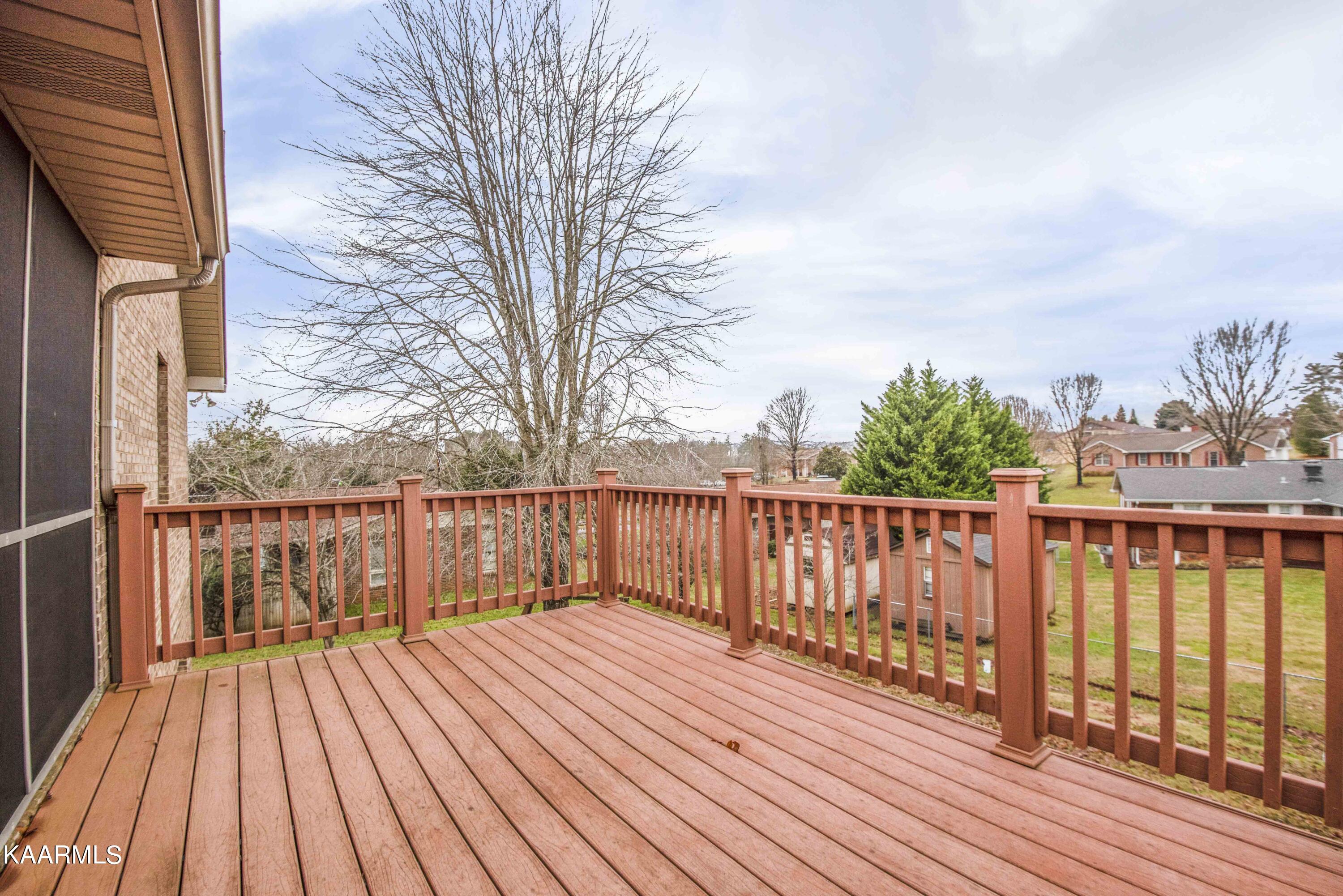3321 Cunningham Road Knoxville, TN 37918 - Photo 18 of 25 Deck