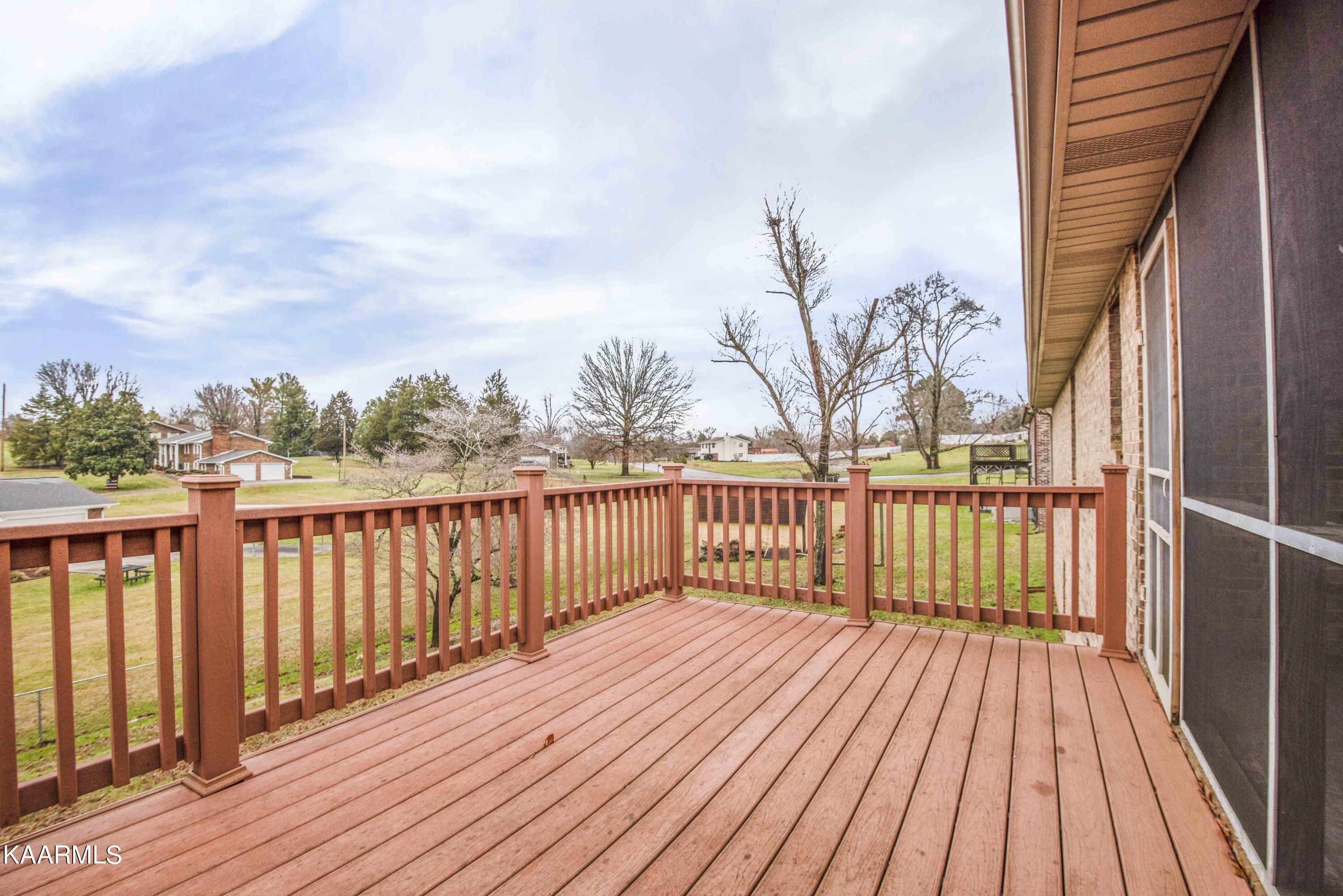 3321 Cunningham Road Knoxville, TN 37918 - Photo 19 of 25 Deck