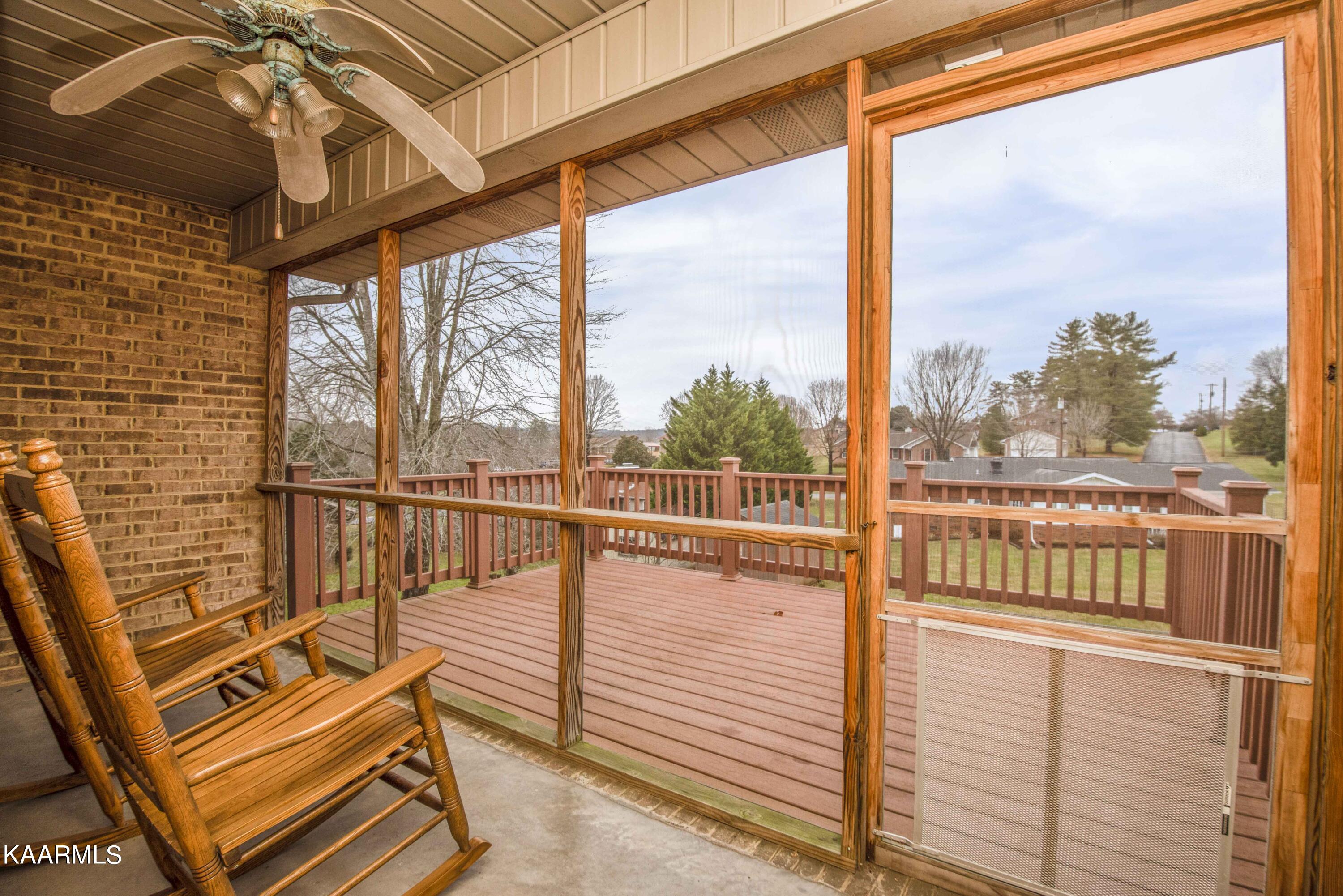 3321 Cunningham Road Knoxville, TN 37918 - Photo 20 of 25 Screened porch