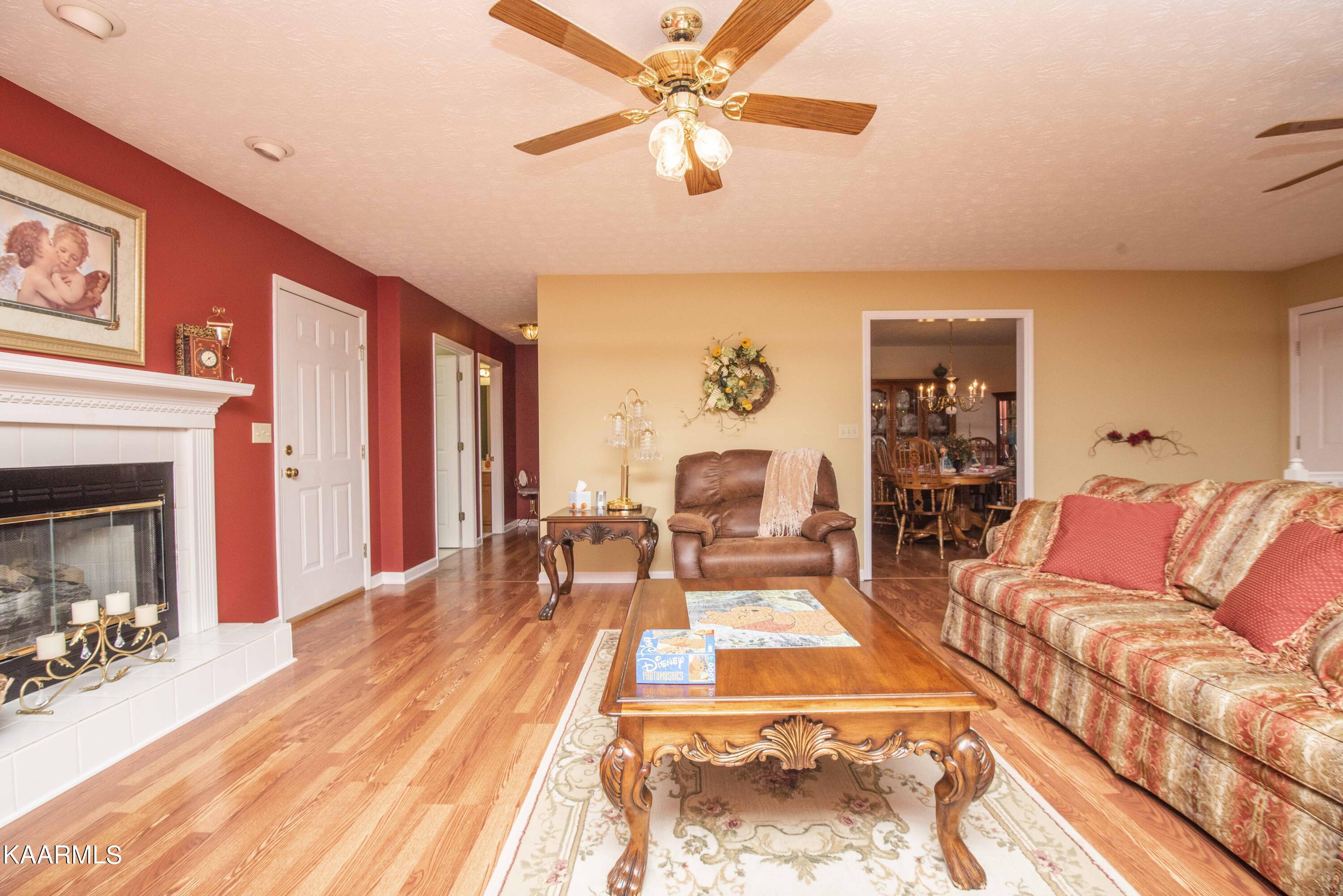 3321 Cunningham Road Knoxville, TN 37918 - Photo 4 of 25 LIVING ROOM