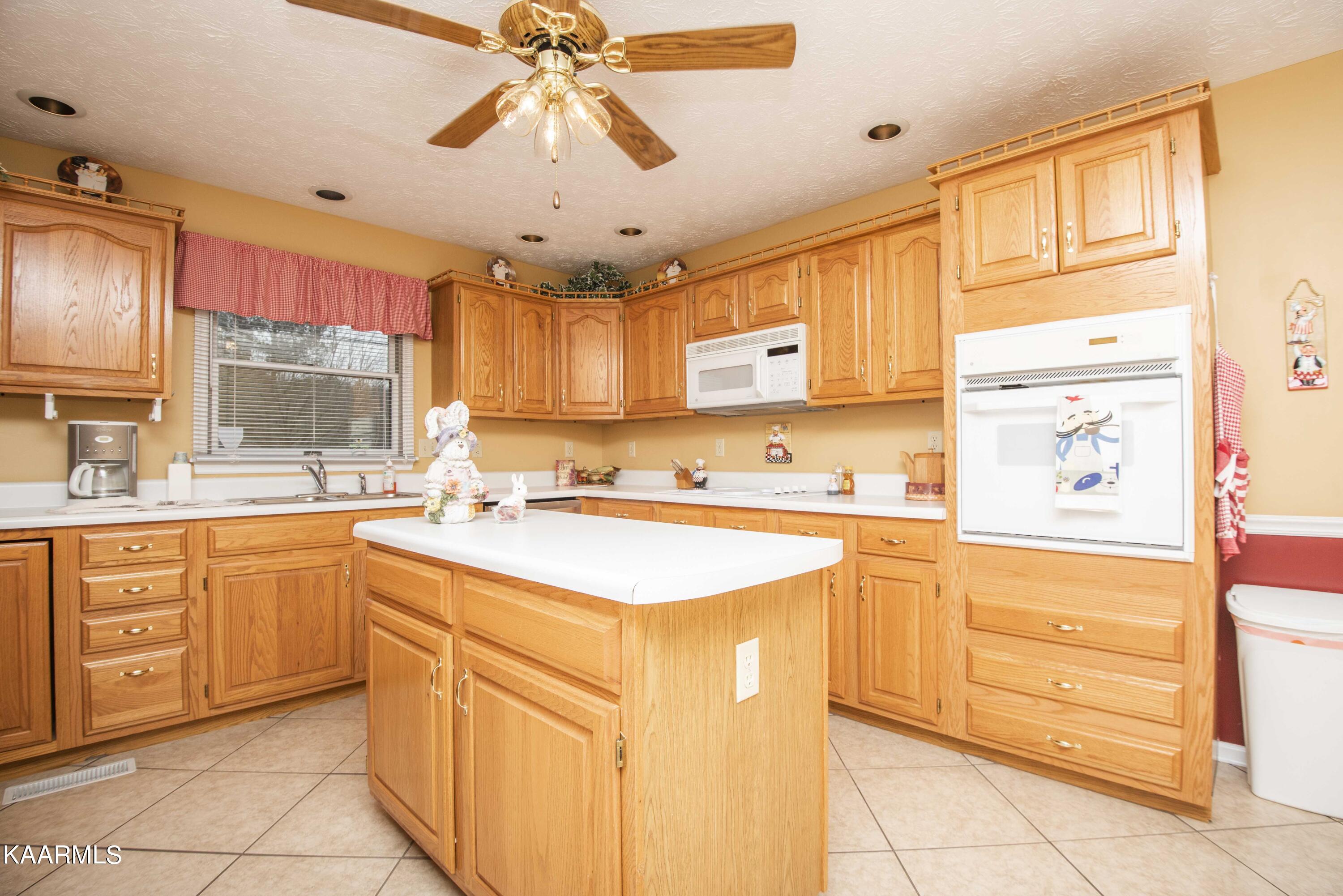 3321 Cunningham Road Knoxville, TN 37918 - Photo 7 of 25 Kitchen