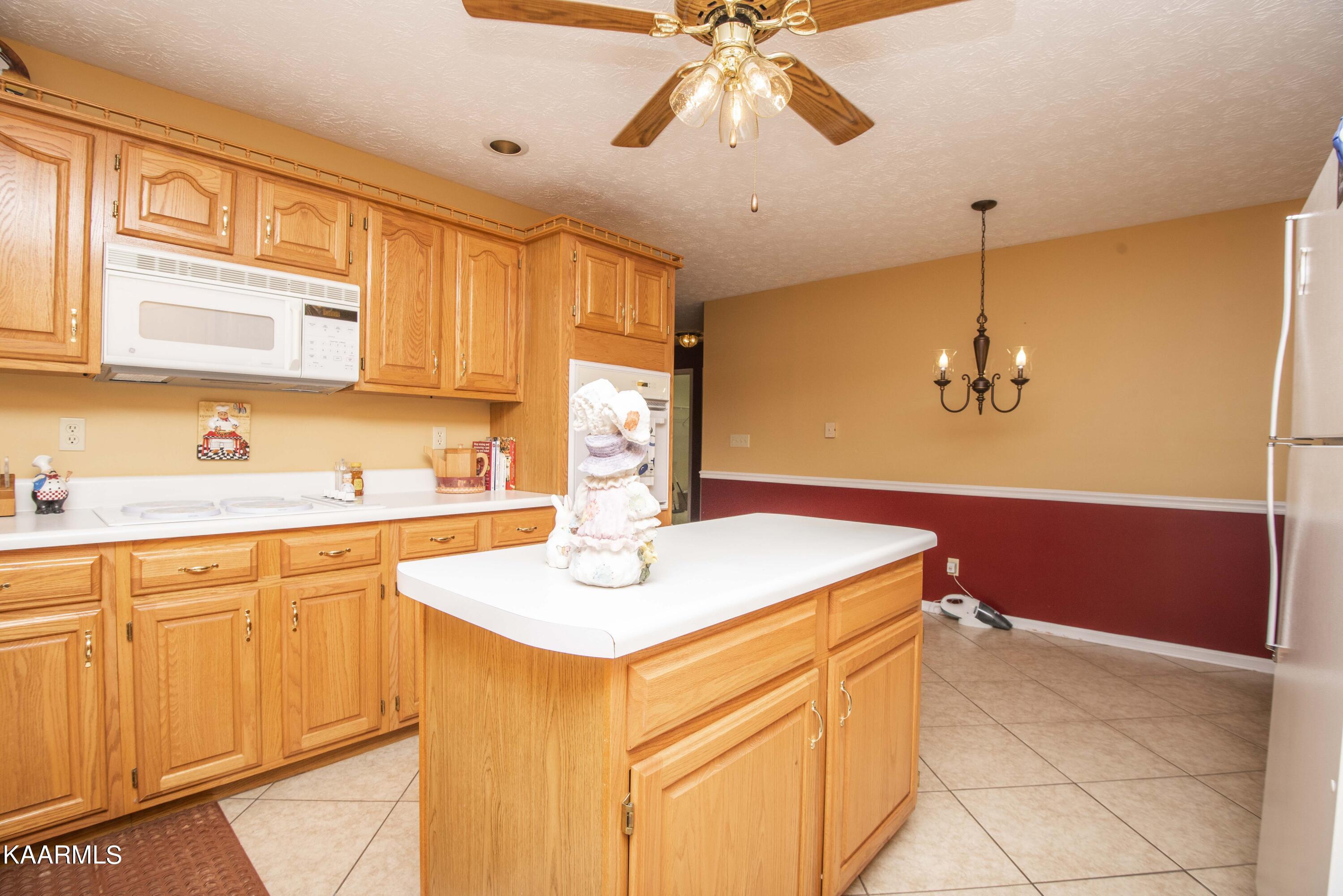 3321 Cunningham Road Knoxville, TN 37918 - Photo 8 of 25 Kitchen