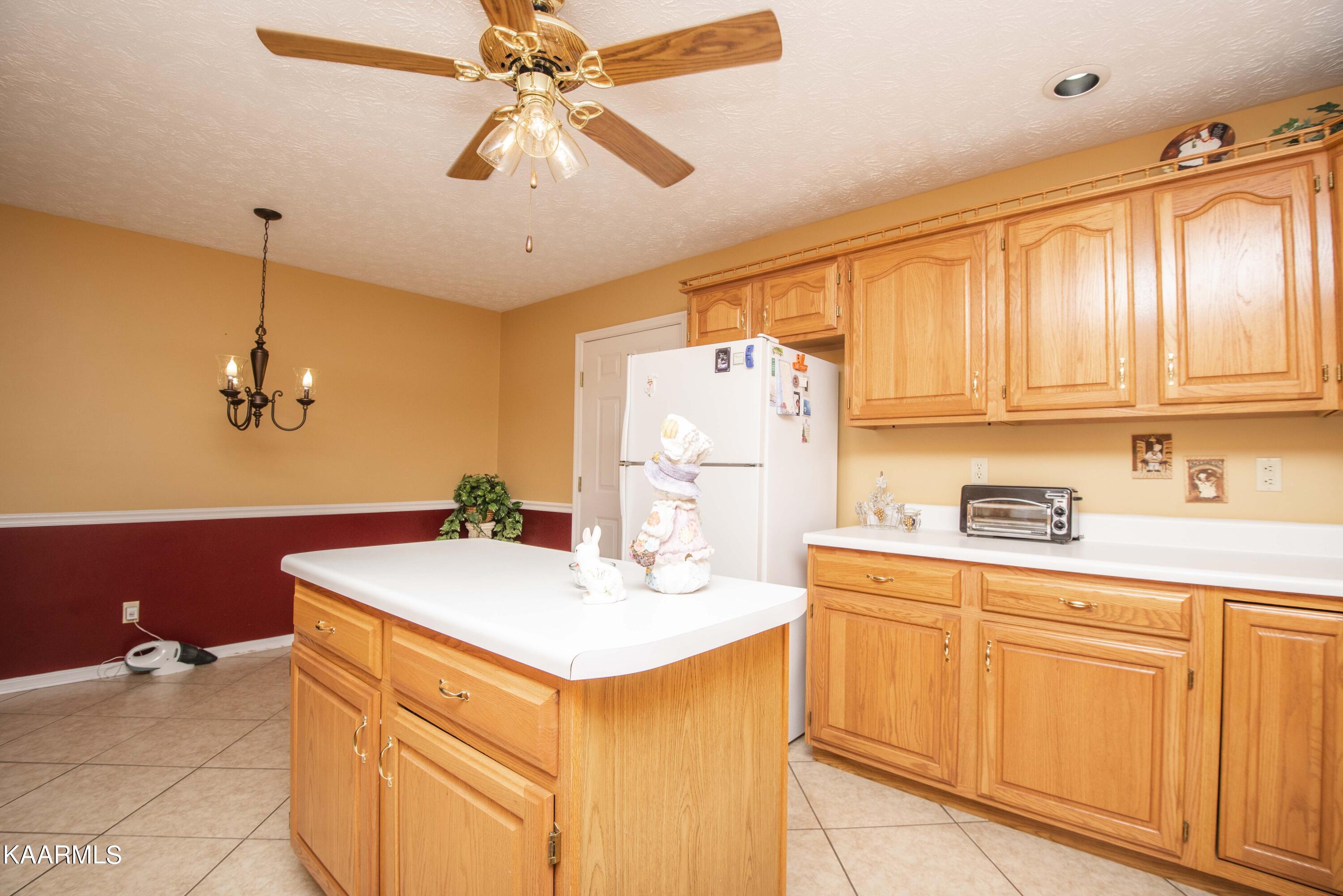 3321 Cunningham Road Knoxville, TN 37918 - Photo 9 of 25 Kitchen