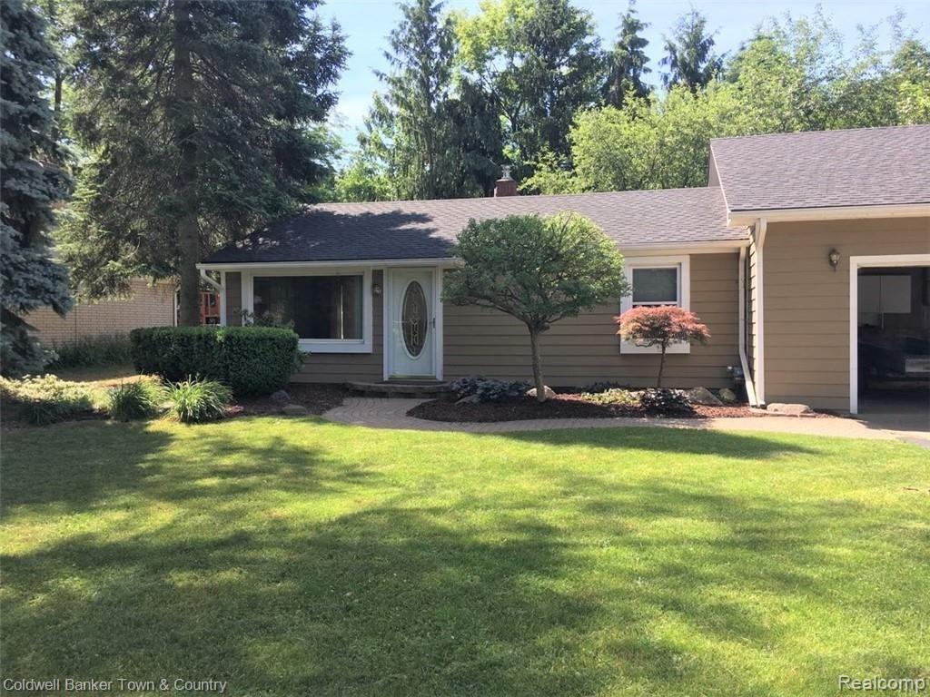 223 Ruppert Street Commerce Township, MI 48382 - Photo 2 of 31 Last summer...a glimpse into the coming season!