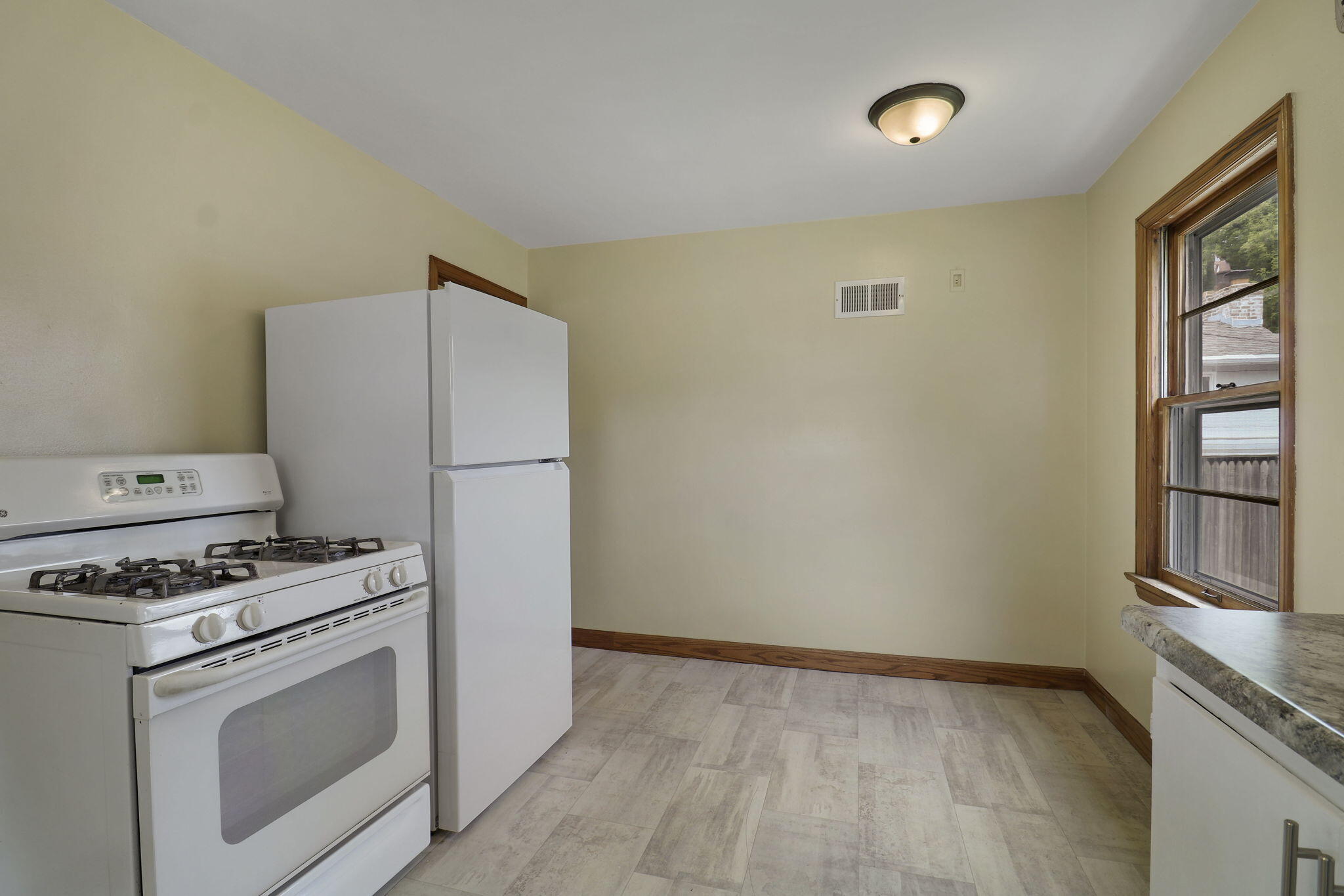 5237 35th Avenue Kenosha, WI 53144 - Photo 7 of 22 7-web-or-mls-5237 35th Ave, Kenosha, WI