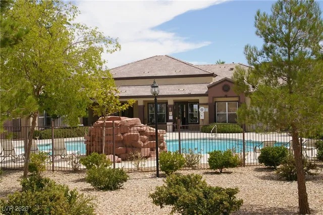 $1,200 | 6955 North Durango Drive, Unit 1070, Las Vegas, NV 89149