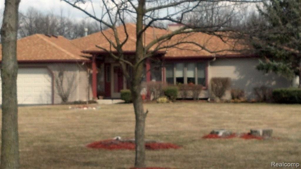 26601 Rinne Road New Boston, MI 48164 - Photo 2 of 8 r2.jpg