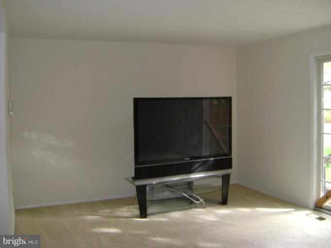 1748 Chesaco Avenue Rosedale, MD 21237 - Photo 3 of 8 Family Room