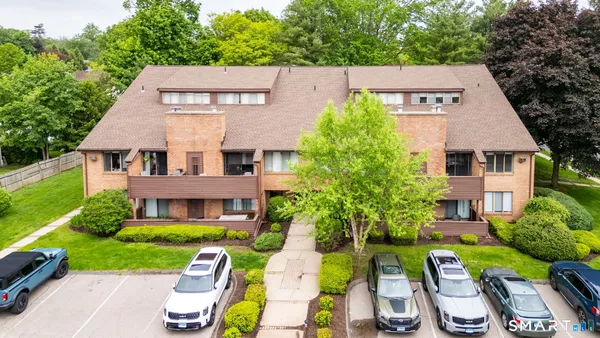 $2,750 | 25 Stanley Street, Unit B8, West Hartford, CT 06107