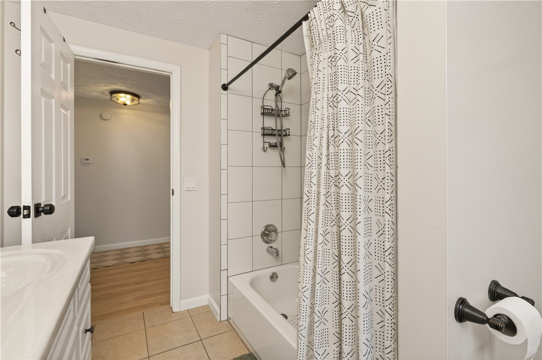 91 Emerald Point Chili, NY 14624 - Photo 24 of 36 Shower/tub combo with tiled shower surround!