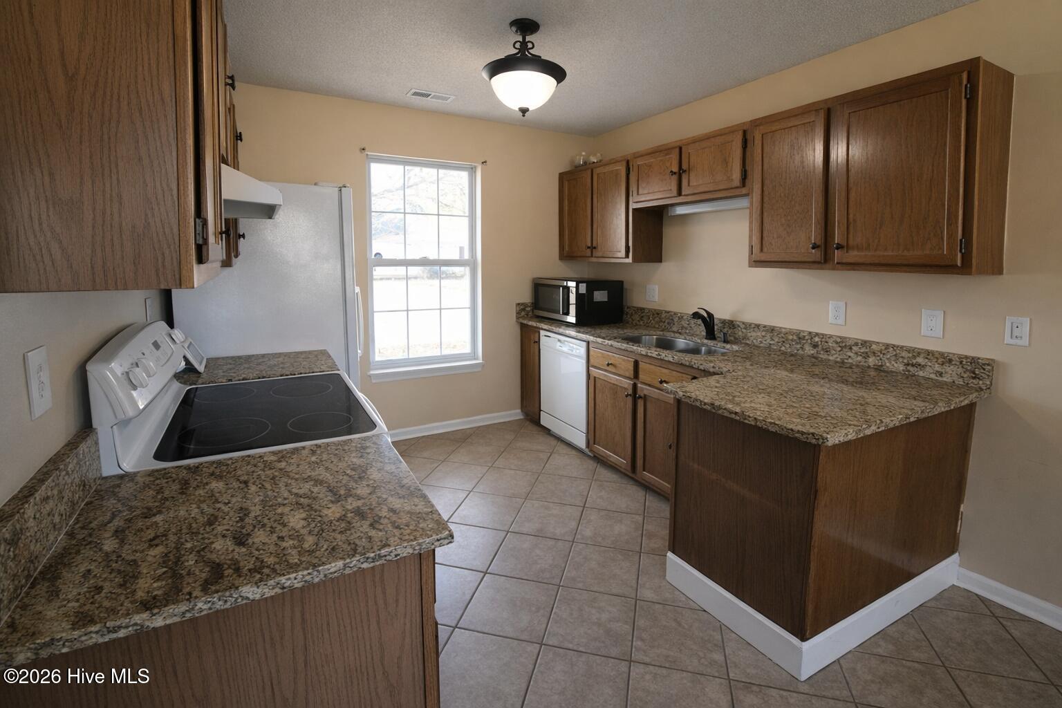 302 Paddock Place Jacksonville, NC 28546 - Photo 13 of 16 kitchen