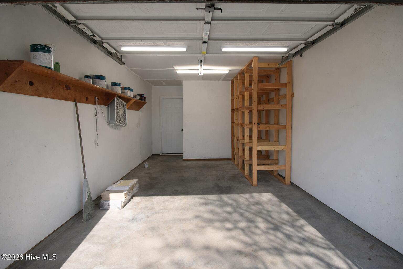 302 Paddock Place Jacksonville, NC 28546 - Photo 15 of 16 garage