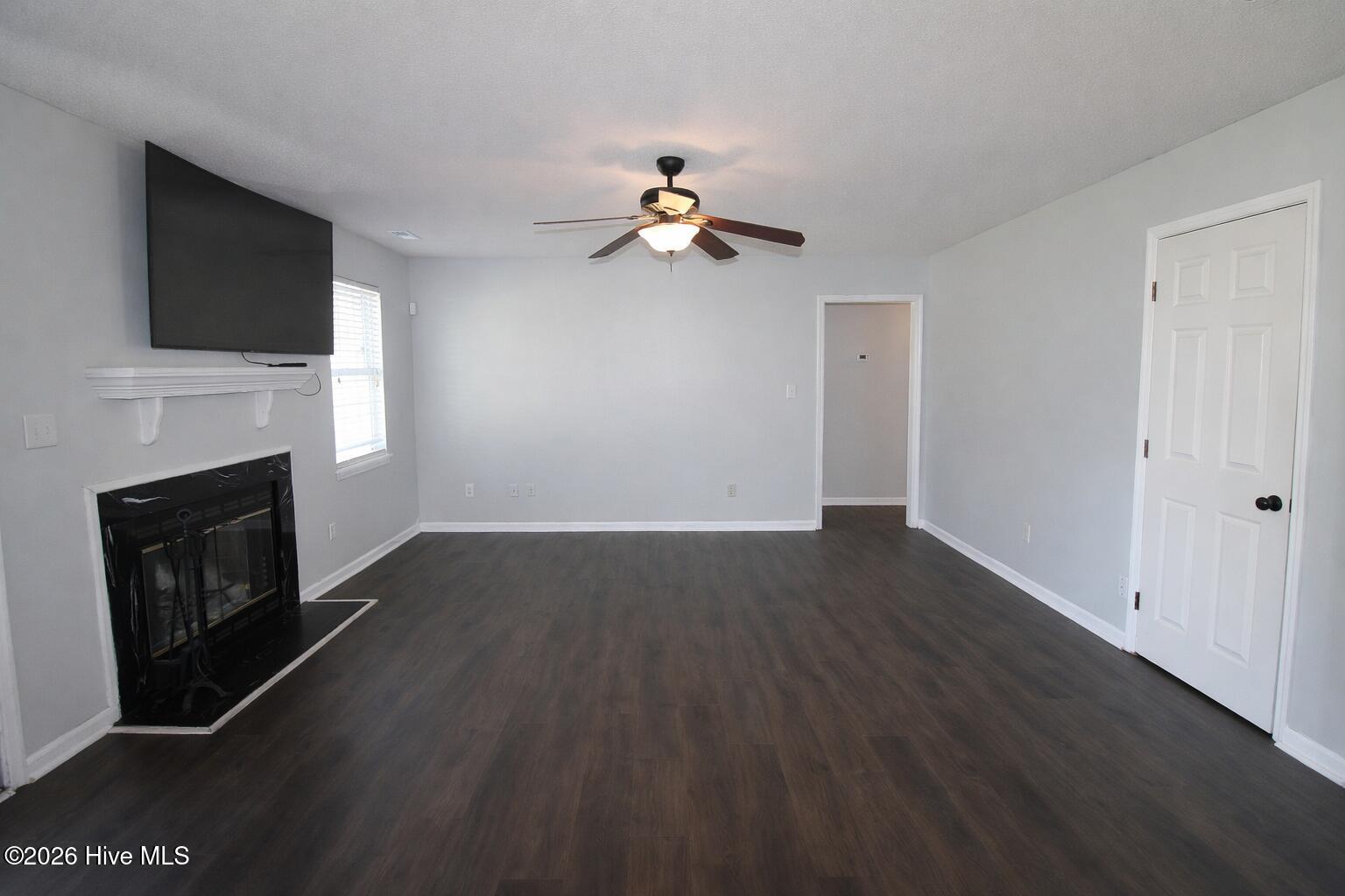 302 Paddock Place Jacksonville, NC 28546 - Photo 3 of 16 living room 2