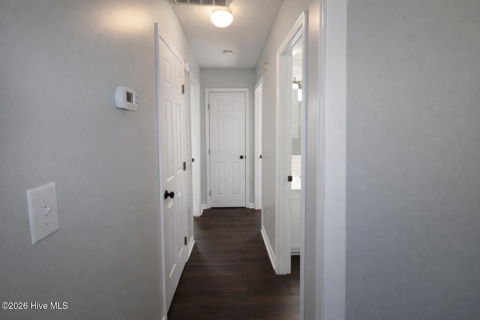302 Paddock Place Jacksonville, NC 28546 - Photo 4 of 16 hallway